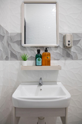 Bathroom 2, Loh Residence @Pinjistation | 4b4b | 8pax, Kinta