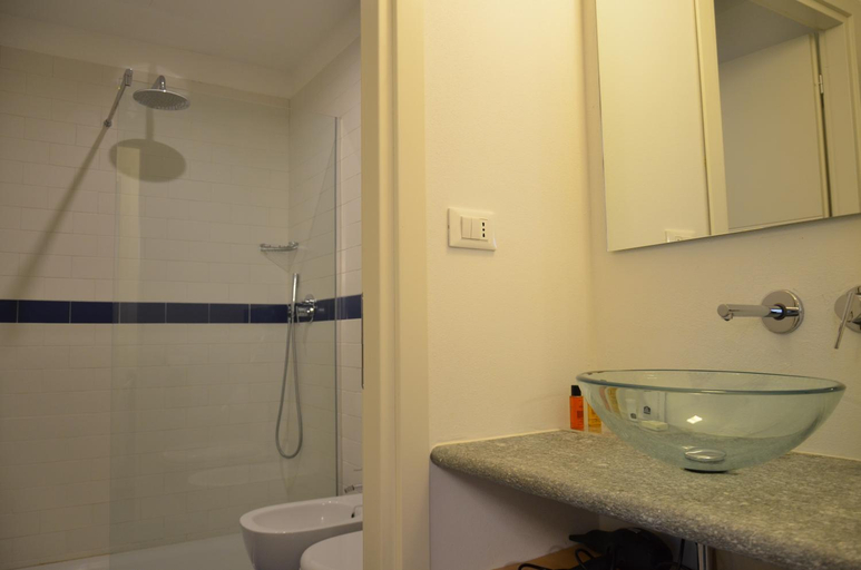 Bathroom 2, Piazza Vittorio Suites, Torino