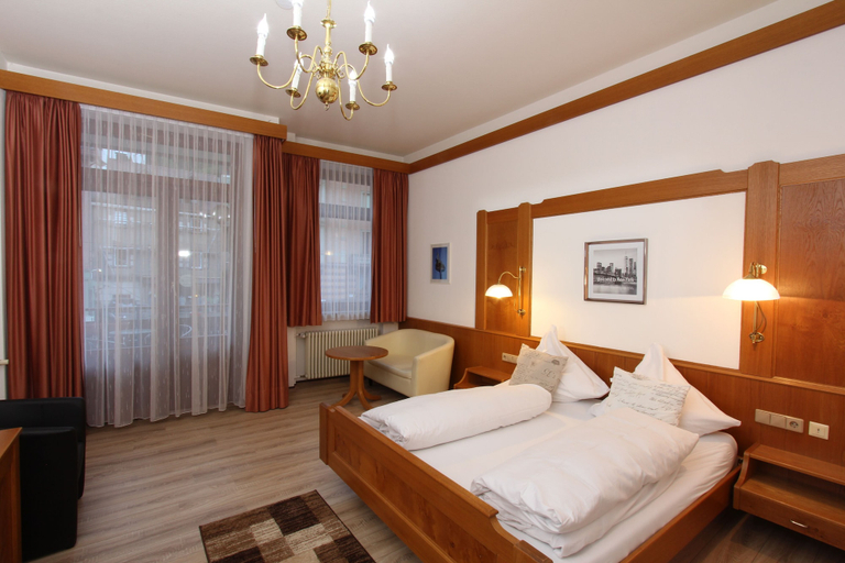 Bedroom 4, Alcor Hotel Sonne Bad Wildbad, Calw