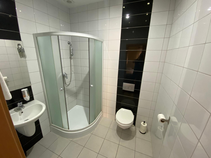 Bathroom 4, Hotel Tequila, Międzyrzecz