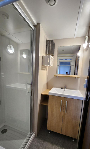Bathroom 4, Entire house - 2 bedroom mobile home, Vendée