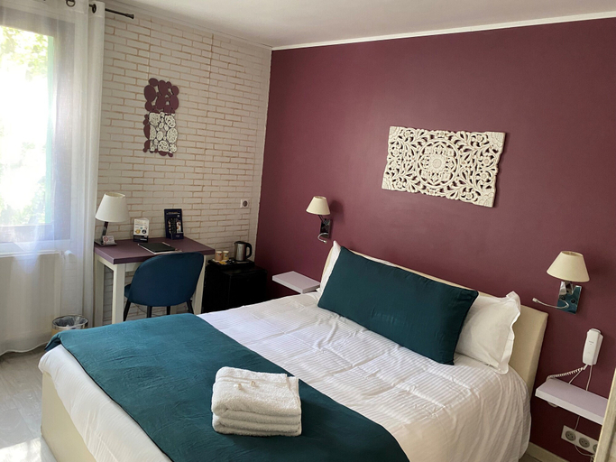 Bedroom 3, Hôtel Beausoleil, Drôme