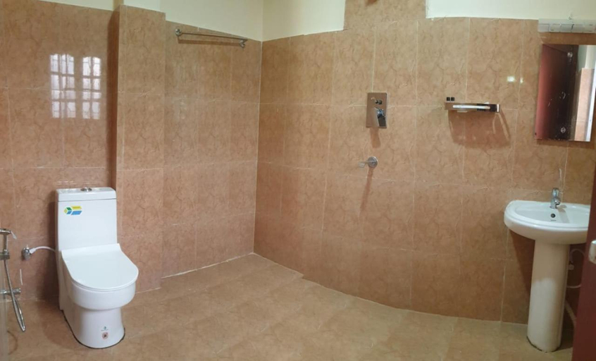 Bathroom 5, London House Resort, Koshi