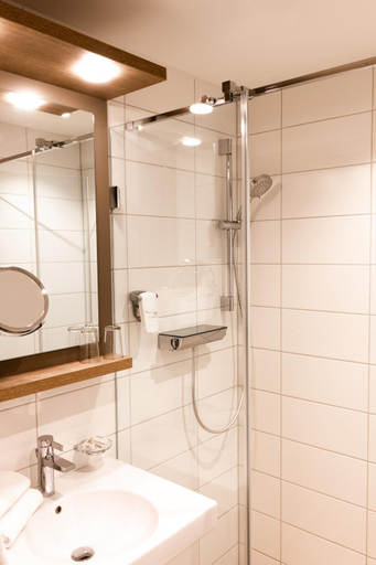 Bathroom 4, Brauereigaststatte Spitalgarten, Regensburg