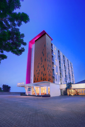 Exterior & Views 17
