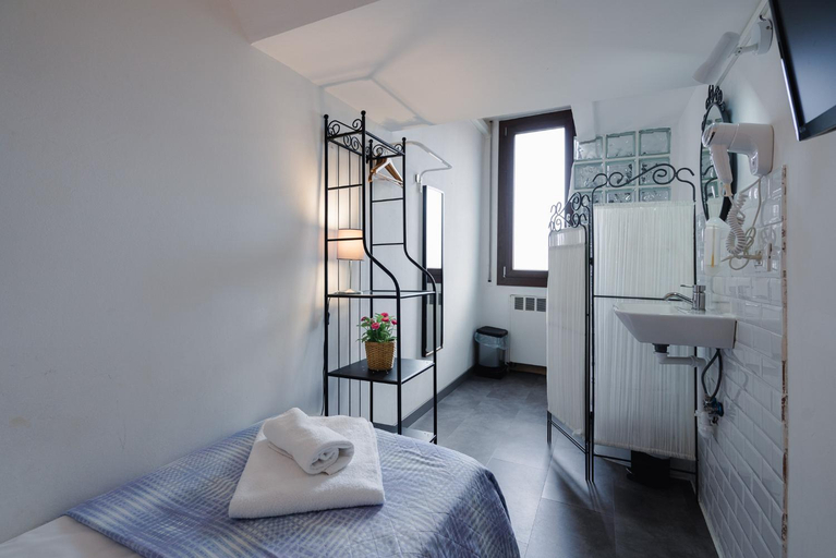 Bedroom 2, B&B Elegance, Bologna