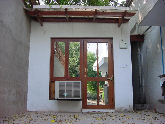 Petite Homestays, West