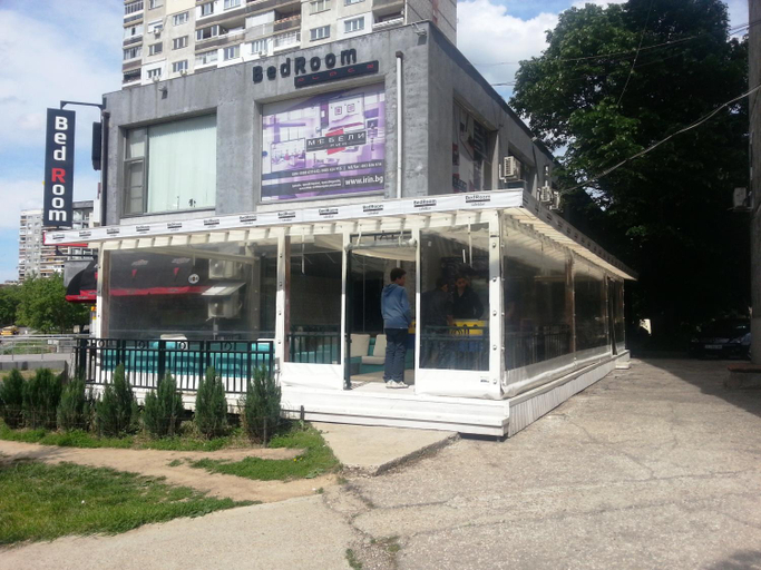 Food & Drinks, Bedroom Place Guest Rooms, Rousse