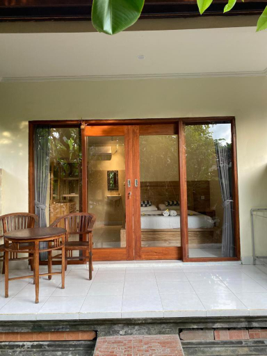 Exterior 3