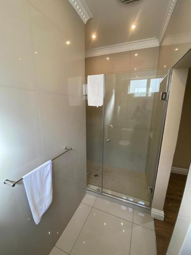 Others 5, Singatha Guesthouse, eThekwini