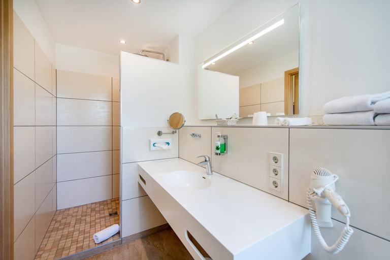 Bathroom 18