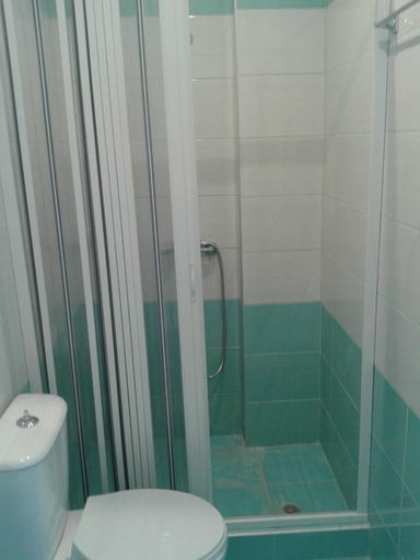 Bathroom 2, Foivos Seaside Apartments, Ionian Islands