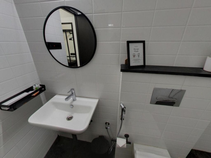 Bathroom 5, Peepal Tree Inn, Kamrup Metropolitan