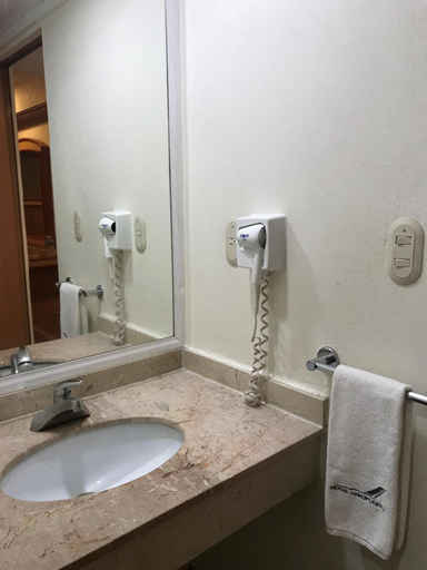 Bathroom, Hotel Aeropuerto, Mexico City