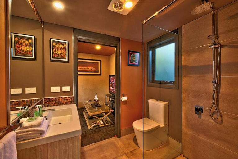 Bathroom, Containment Accommodation, Glamorgan-Spring Bay