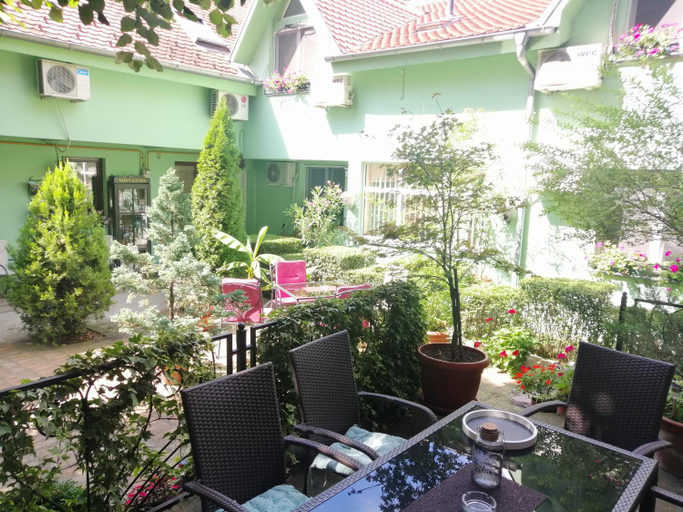Food & Drinks 2, Fortress Apartments, Novi Sad