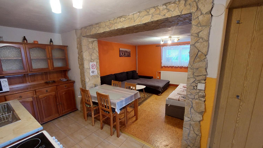 Others 5, Privat 498, Ružomberok