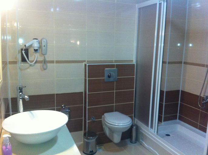 Bathroom 2, TJ's Hotel, Eceabat