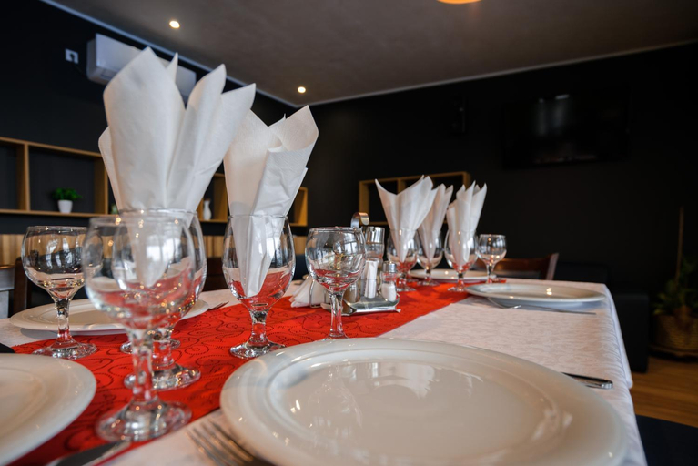 Food & Drinks, Pensiunea La Broscuta, Campia Turzii