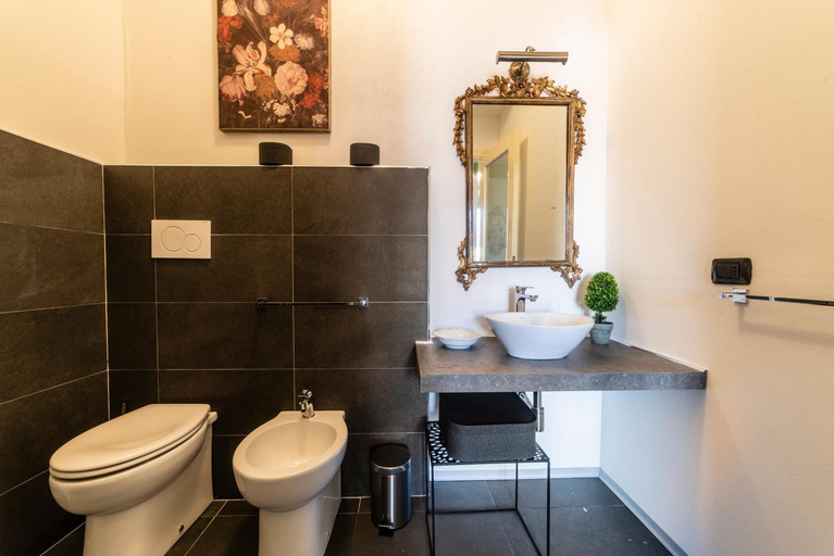 Bathroom 2, Biblio Rooms Guesthouse, Bologna