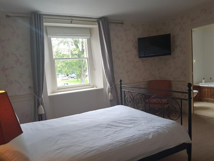 Others 5, Plough Hotel, Scottish Borders