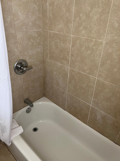 Bathroom 4, Budget Inn, Leon