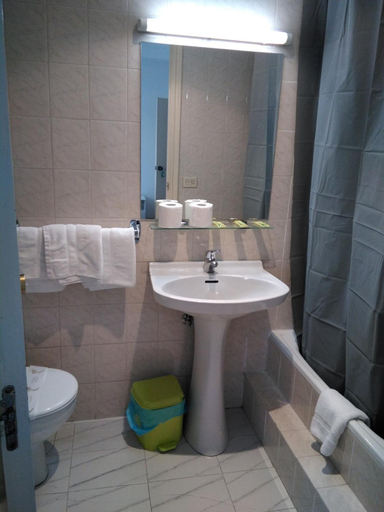 Bathroom 3, Hostal Ancla Dorada, Pontevedra