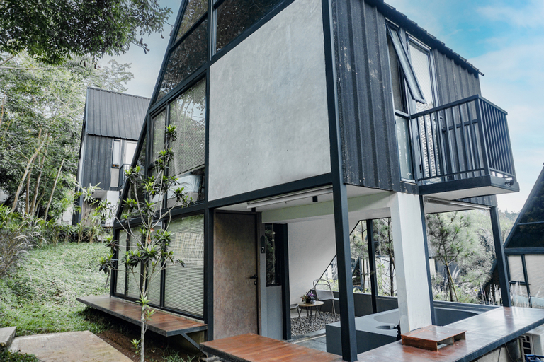 Exterior 4