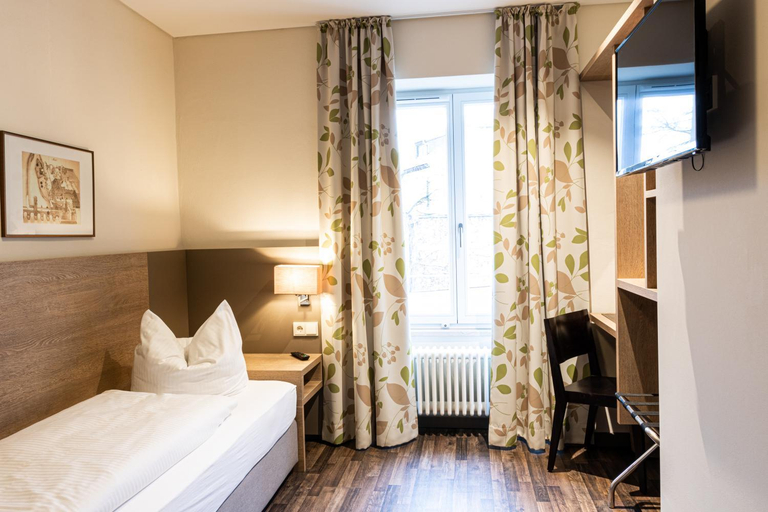 Bedroom 2, Brauereigaststatte Spitalgarten, Regensburg