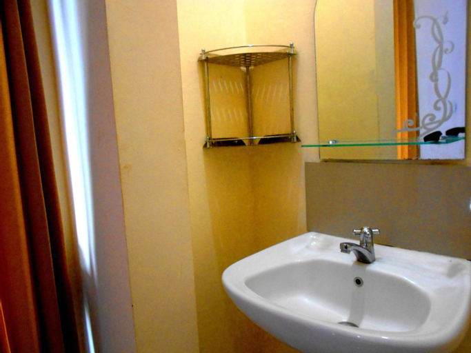 Bathroom 10