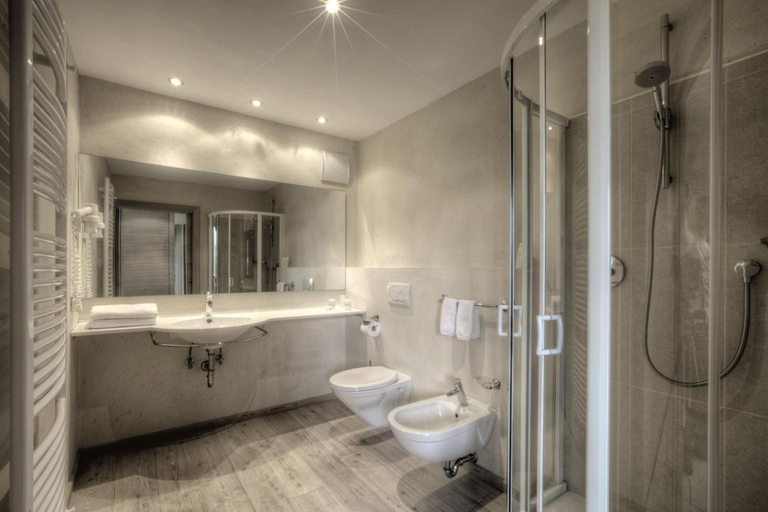 Bathroom, Hotel La Tambra, Bolzano