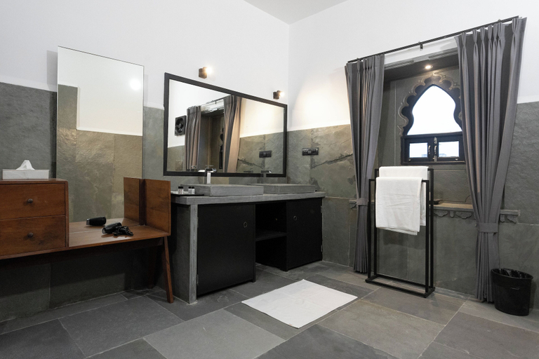 Bathroom 4, Madri Haveli Retreat, Udaipur