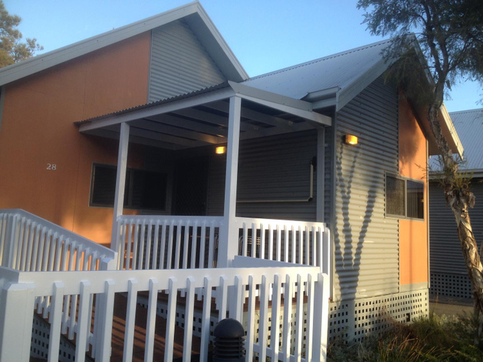 Exterior 4