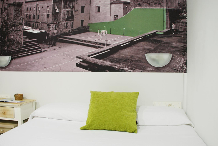 Bedroom 3, Pension Koxka, Guipúzcoa
