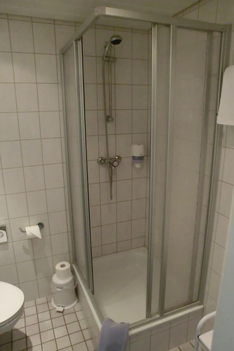 Bathroom 2, Hotel Eigen, Halle (Saale)
