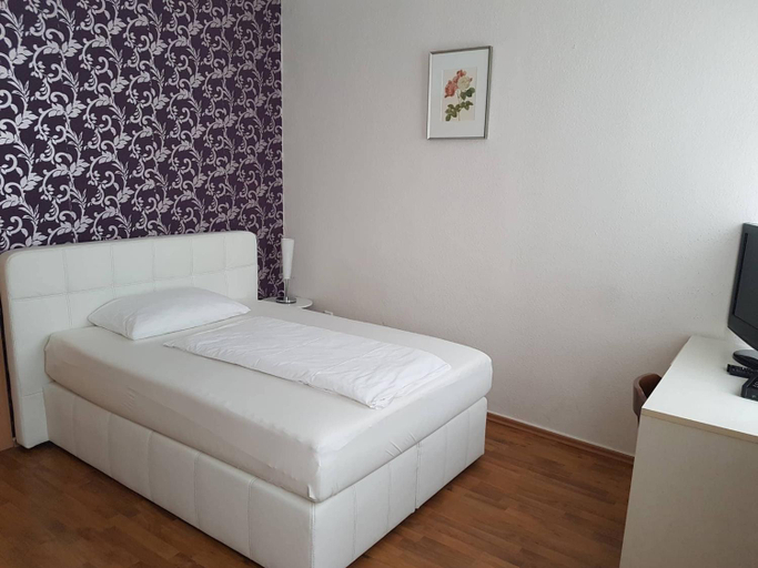 Bedroom 2, Rheinischer Hof, Leverkusen