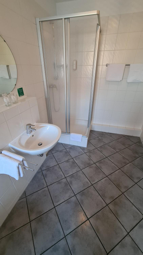 Bathroom 2, Gasthof Schillereck, Bergstraße