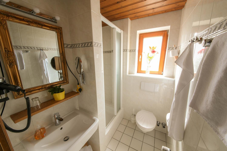 Bedroom 4, Hotel Kraus, Bielefeld