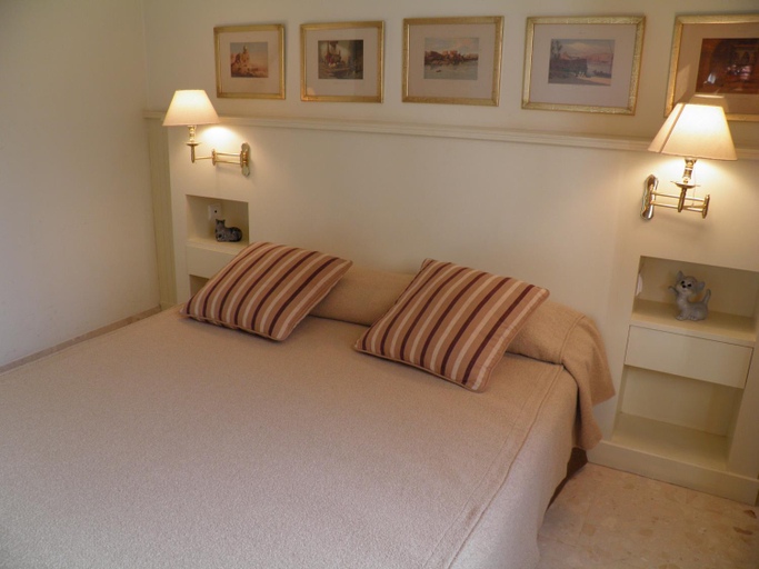 Bedroom, Sant Jordi Apartments Condal, Barcelona