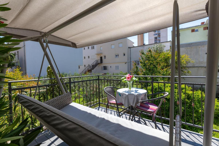 Others 4, Nice studio apartment Oleander, Split