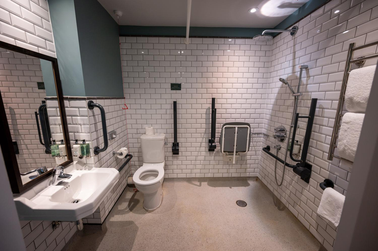 Bathroom 3, Ely Hotel by Greene King Inns, Hampshire