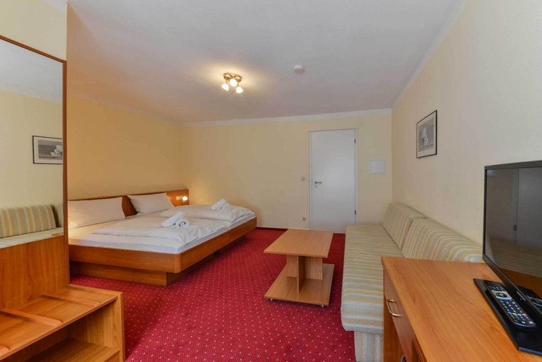 Bedroom 2, Hotel Hessischer Hof, Marburg-Biedenkopf