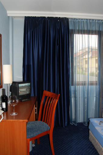 Others 5, Hotel Kibella, Stolichna