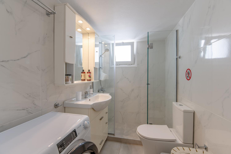Bathroom, Alimos Marina Sunnyhub, Attica