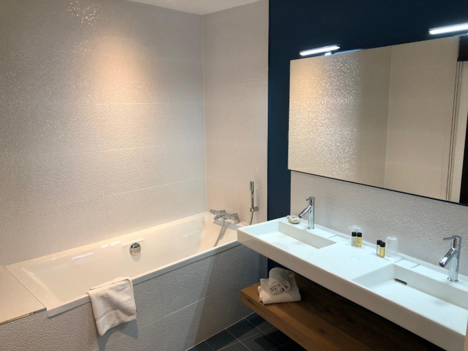 Bathroom 4, Le Vieux Greement, Charente-Maritime