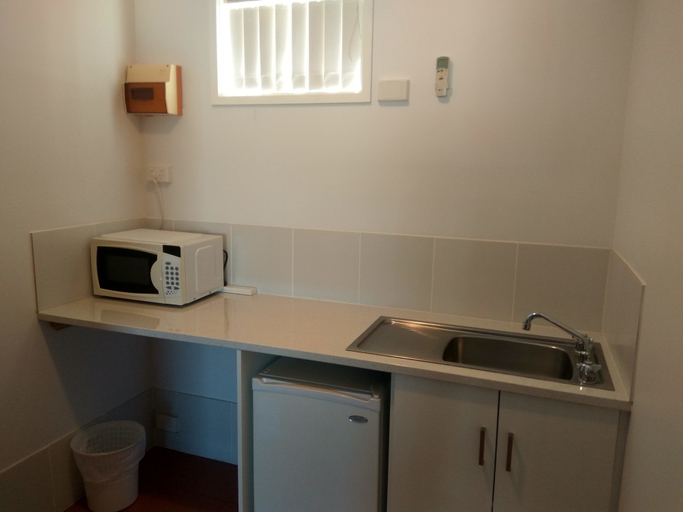 Others 4, Holbrook Town Centre Motor Inn, Greater Hume Shire - Pt B