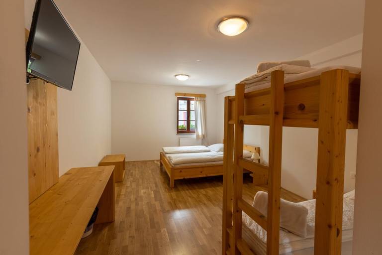Others 5, Pr'Finzgar, Radovljica
