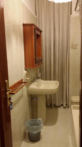 Bathroom 2, B&B Metropolitan Taranto, Taranto