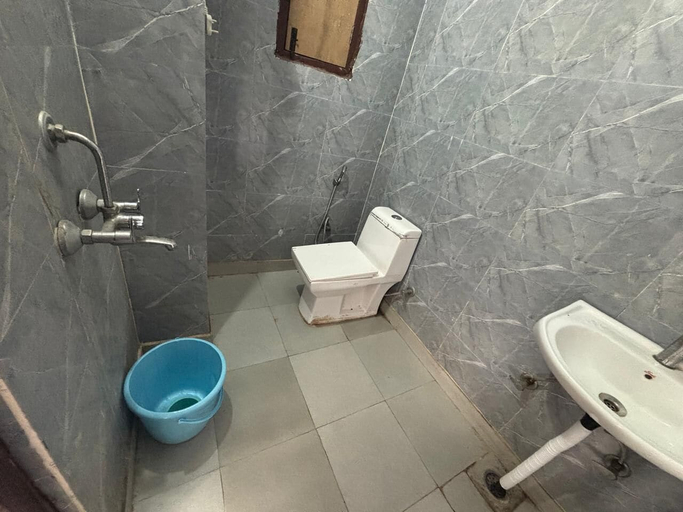 Bathroom 2, The Prime Palace, Delhi
