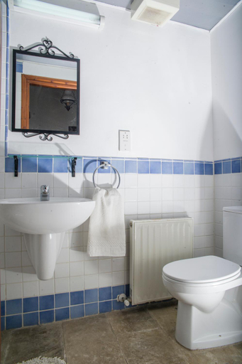 Bathroom 5, Sappho Manor House